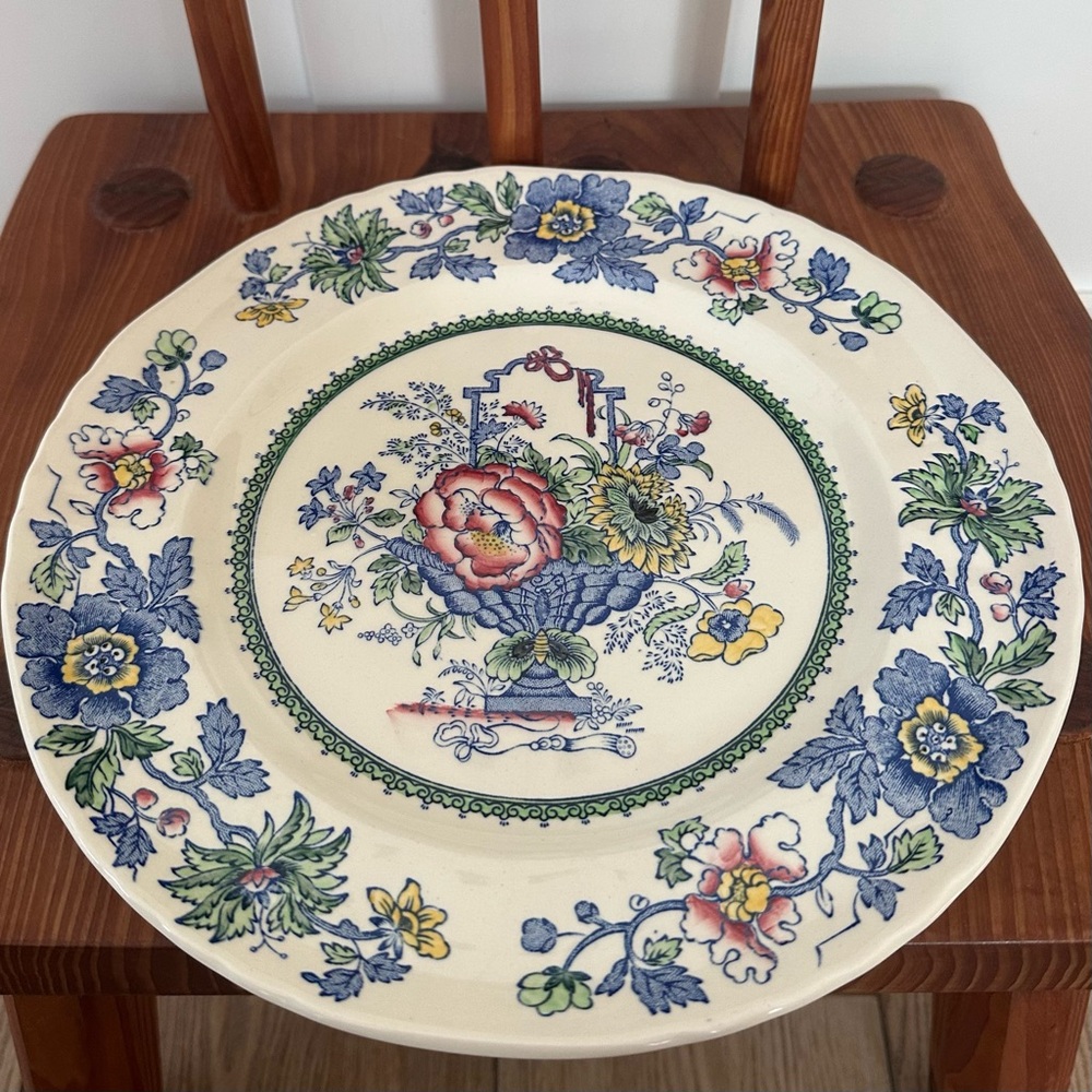 Strathmore by FRANCISCAN Made in
England Dinner Plate Vintage